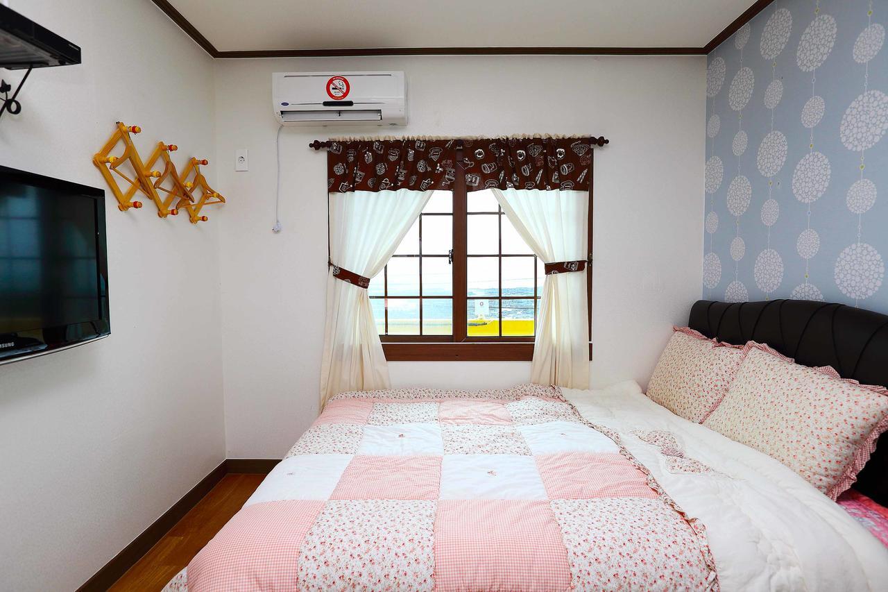 Gyeryonggil Pension Чечжу Екстер'єр фото
