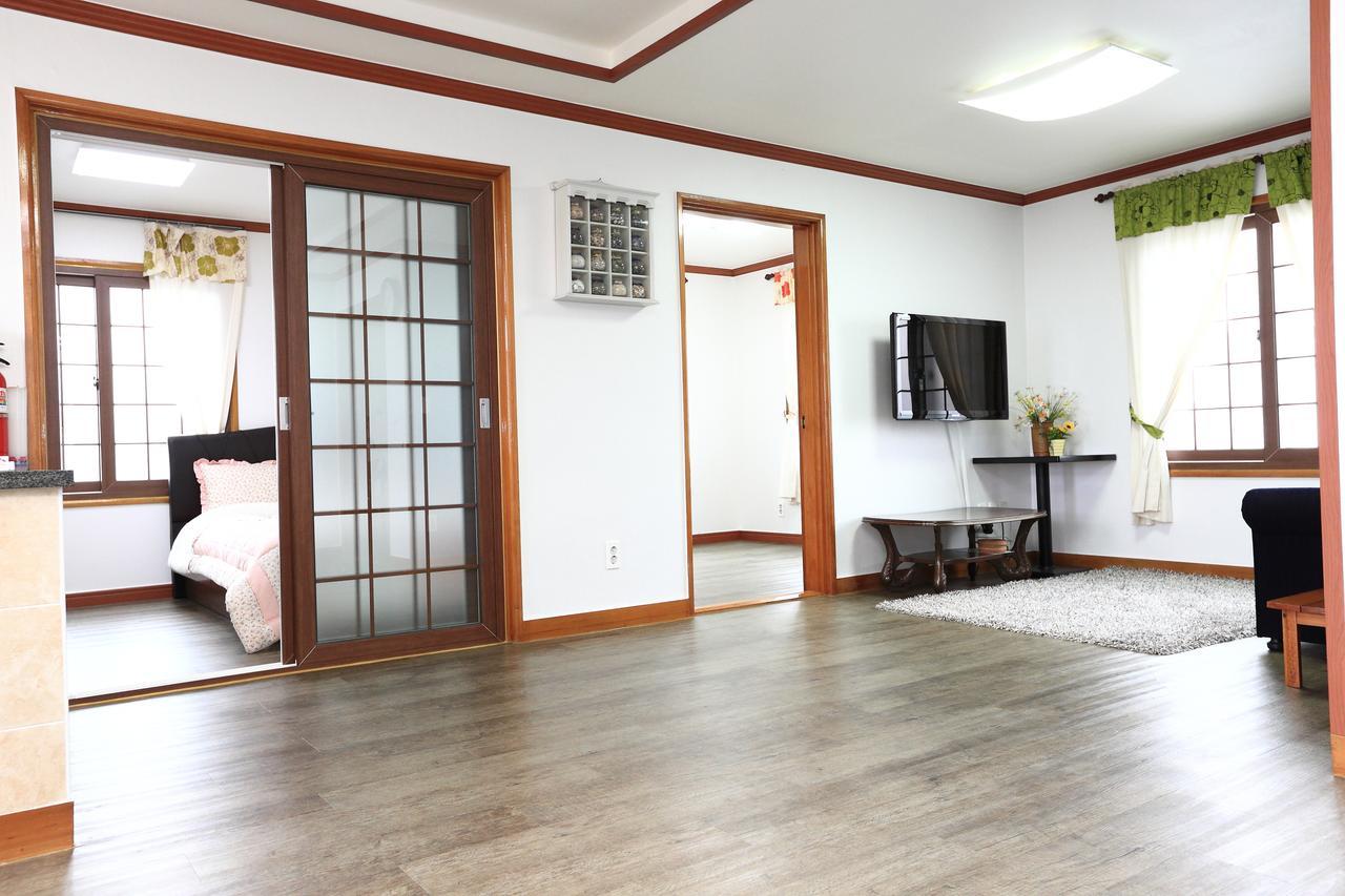 Gyeryonggil Pension Чечжу Екстер'єр фото